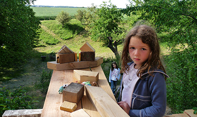Candice et Daphnée : maquette de la future cabane