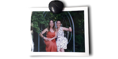 Claire et Anne sur le frigo