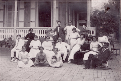 Felix Cheriez-Père-entouré de ?